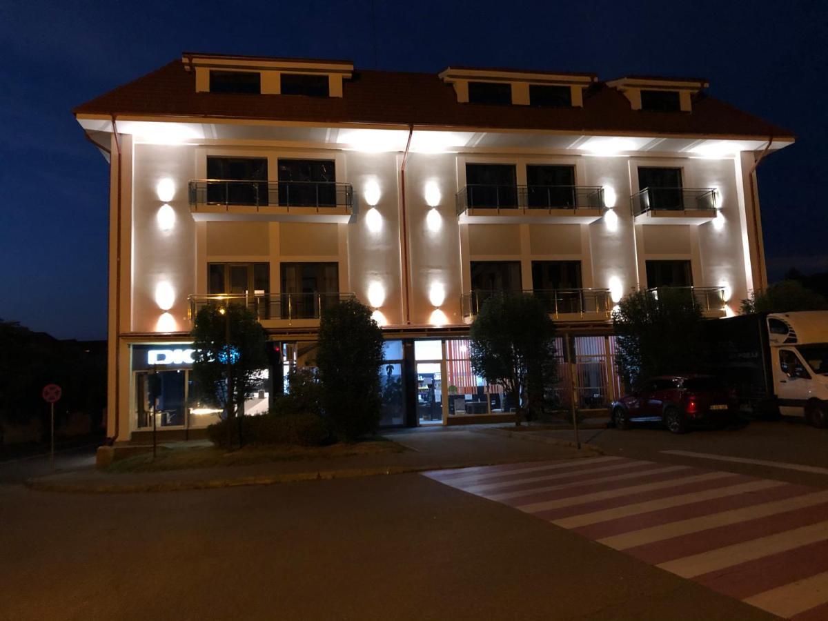 Sub Cetate Rasnov Exterior foto